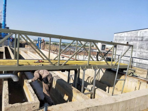 桁車(chē)式刮泥機(jī)